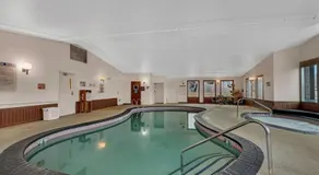2 bedroom 5 minutes from Grand View - Image 2