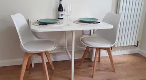 Self-contained annex with private entrance, double bed, kitchen, bathroom, free car park - Near Cambridge, Duxford Air Museum and Addenbrooke's Hospital - Image 5