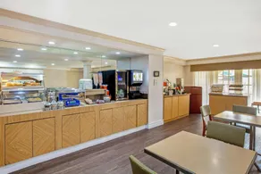 La Quinta Inn & Suites Houston Greenway Plaza Medical Area - Image 5