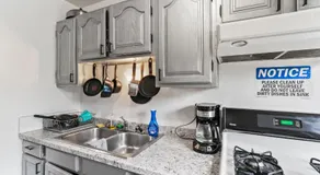 KING SUITE ON 16TH AVE - Image 4