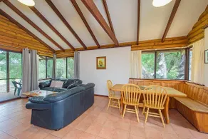 Banjine - Cozy Fireplace Escape in Yallingup - Image 3