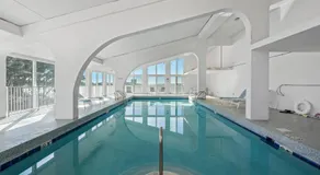 Cute 1 Chambre 5 personnes | Vue du lagon et de la piscine extérieure | Piscine intérieure! - Image 3