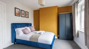 Spacious 3-Bed Home Sleeps 6 Free Parking - Image 2