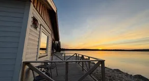 LAKESIDE AURORA CABINS - Image 2