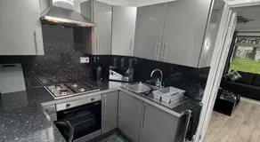 Family - Garden - Parking - WiFi - Sleeps 5 - Image 2