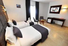 Hotel Santa Cruz - Image 2