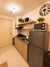 Lovely 1BR Condo @ SM Southmall w/ Netflix & High Speed WIFI - Image 4