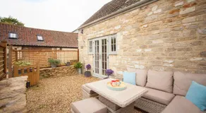 STABLES Stylish comfortable peaceful cottage with parking and outdoor space - Image 5