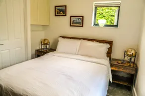 Cottage with Hot Tub - near Cheltenham and Tewkesbury - Image 2