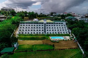 Real Family Hotel - Image 2
