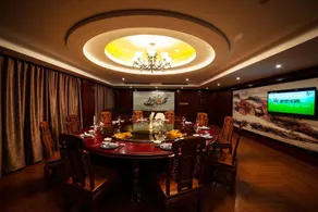 Art Deco Hotel - Image 2