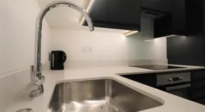 Apartment 30 mins from central London - Image 4