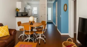 Charming 2 bdr 1 bath home fenced byard N Pensacola Pet Friendly Close to bases - Image 2