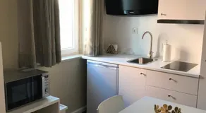 New and Unique Charming Studio at Campolide - 2A - Image 3