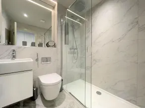 Spectacular 2 Bedroom Apartment in Great Location - Image 5
