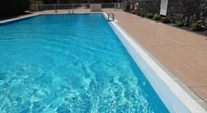 Beach apartment with pool - Image 2