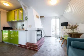 Holiday home with a terrace, right by the lake - Image 4