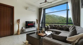 ELIVAAS Panchvati Veloraa Pet-Friendly 6-BHK Apartment with Panoramic Views & Outdoor Seating - Image 2