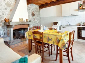 Farmhouse in Italy with Private Terrace - Image 4