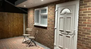 Luxury Detached Studio Apartment - Free Super Fast WiFi - Free Parking - 15 Mins from Luton Airport - Image 3