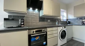 StayCrewe Apartments - Image 4