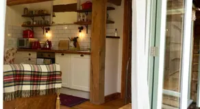 Nest Holiday Hideaway Wren Cottage-Beautiful Location in the Long Mynd Area of Outstanding Natural Beauty- WHIRLPOOL JACUZZI BATH! - Image 4