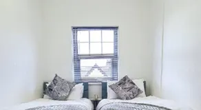 Entire 2 Bed Flat on 3rd floor near City Centre & Stadium - Image 2