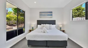 Chic Family Friendly 4BR Retreat Near Redcliffe - Image 2