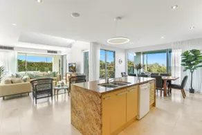Indulgent beachside luxury, Sunrise Beach - Image 5