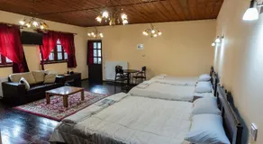 Manis Hotel - Image 2