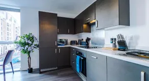 Luxury 5 Bed Manchester City Centre Apartment - Image 5