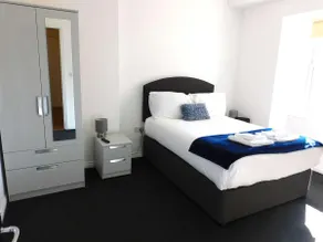 No 9 - Modern 3 Bedroom Apartment in Lanark Town Centre - Image 2