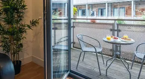 Arcadian Apartment - Single Beds - Balcony - Secure Parking 37A - Image 3