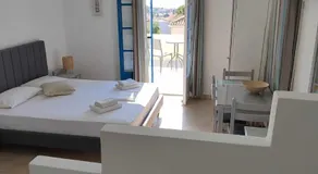 Lianos Hotel Apartments - Image 2