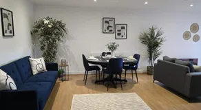 Snuggle Inn Serviced Apartments, Great choice for large groups, Contractors, Business Executives and Family Vacations in the stunning valley of Surrey Hills, secure Private Parking, Offering Easy Train Access to London, Gatwick airport, M25 - Image 5