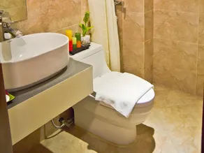 Canberry Hotel - Image 2