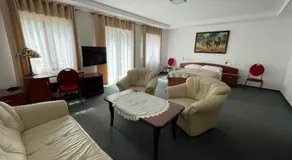 Hotel August - Image 2