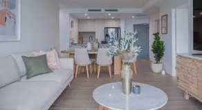 Lux Lakeside Apt - Gold Coast - Image 4