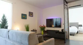 LAKE HOME - Image 2