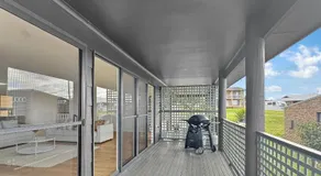 2-Bed Beach Haven with Garden & Alfresco Dining - Image 4