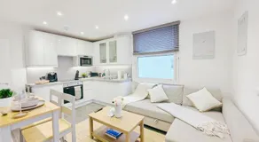 Cosy Retreat with Views of Brighton City and Sea - Image 2