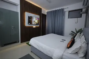 Luxury Stay - Image 2