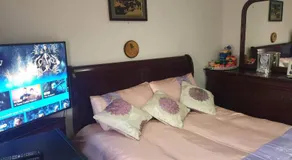 Ensuite Bedroom with Private Toilet and Shower and unlimited WIFI - Image 2