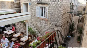 Street Garden Apartment - Image 5