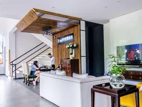 Z-up Boutique Hotel - Image 4
