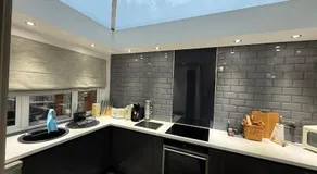 Stunning 2 Bedroom Bungalow - Free Parking - Convenient Location - Image 3