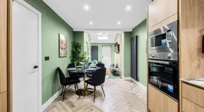 Amazonian Luxury Family Home MCR City Centre Etihad Free Parking - Image 2