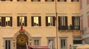Luxury Apartment Frattina 34 Anelli - Image 4