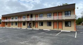 Redbud Inn - Image 4