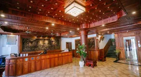 V CROWN HOTEL - Image 3